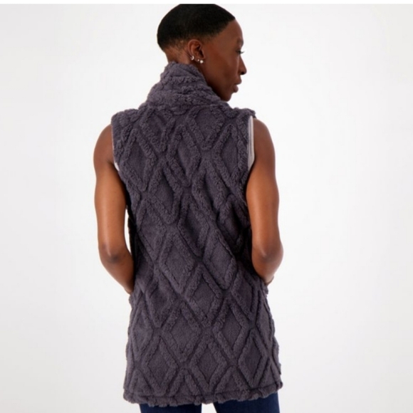 Koolaburra by UGG Embossed Sherpa Fleece Vest. Brand new without tags. - Picture 2 of 11